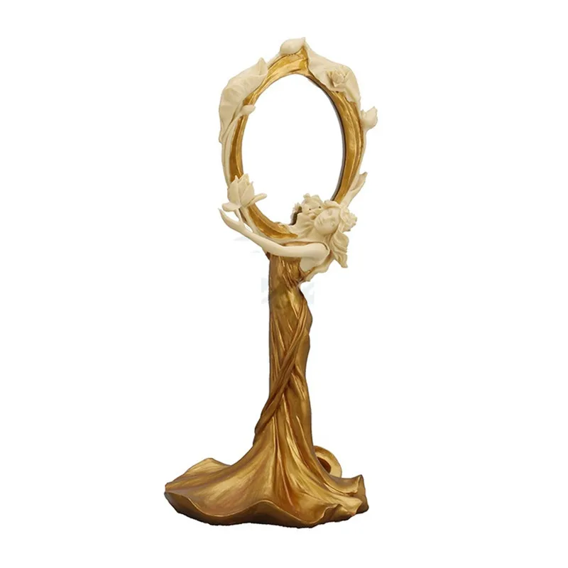 Европейская креативная девушка держащая зеркало с узором в виде лотоса