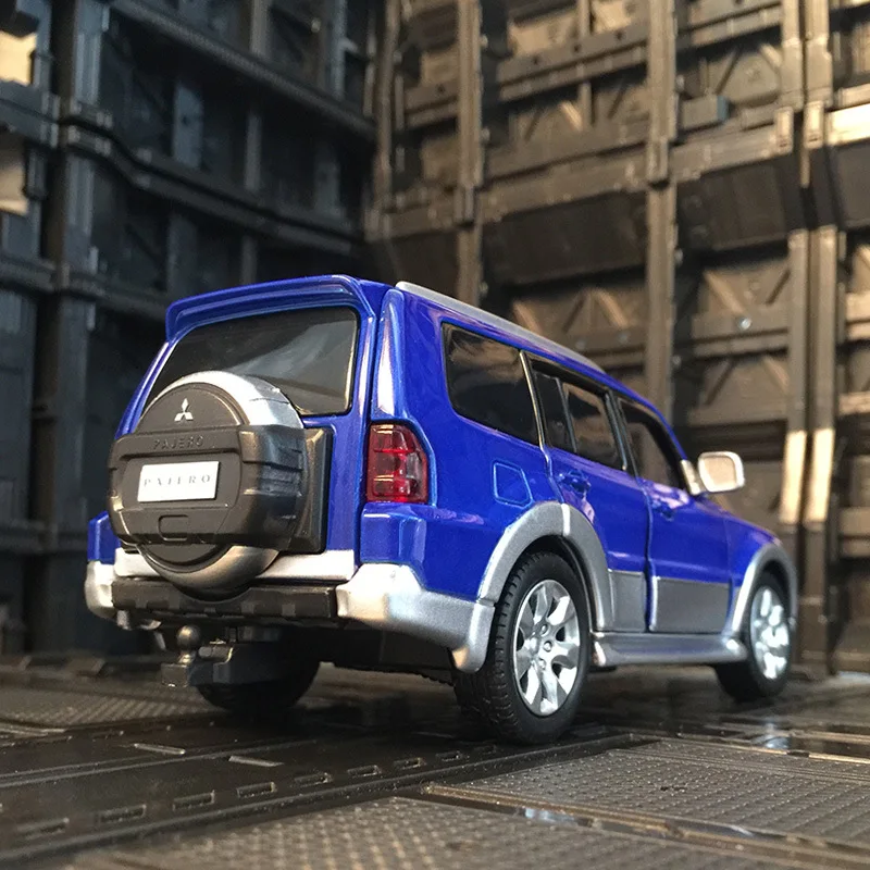 Лидер продаж литой внедорожник Mitsubishi Pajero 1:32 миниатюрная модель автомобиля из
