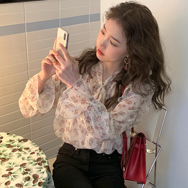 

VICONE ins web celebrity floral chiffon unlined upper garment of bowknot is printed Shirt