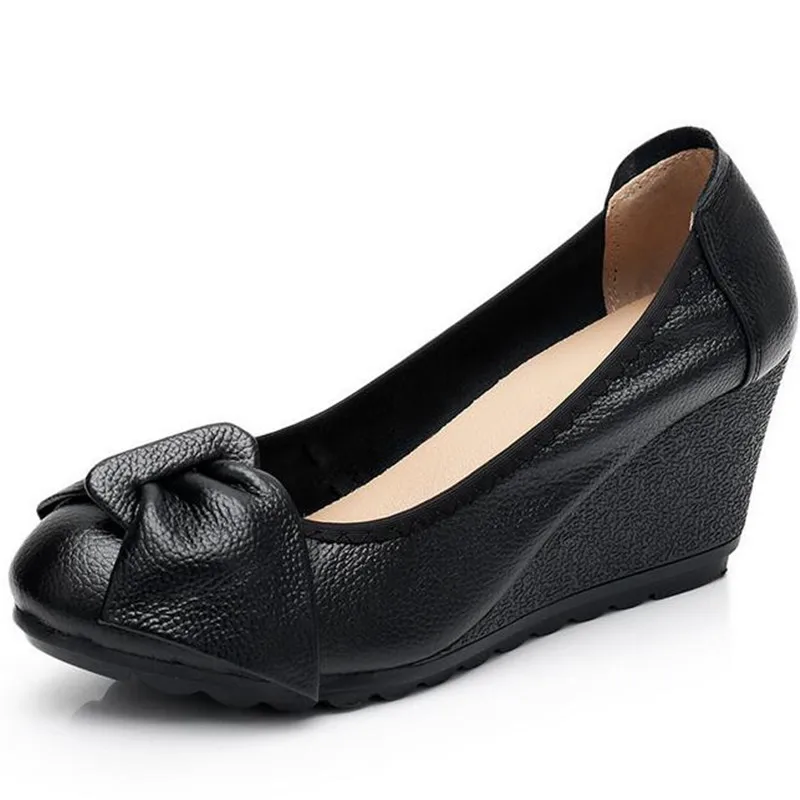 Женские туфли из натуральной кожи с круглым носком и бантом на танкетке