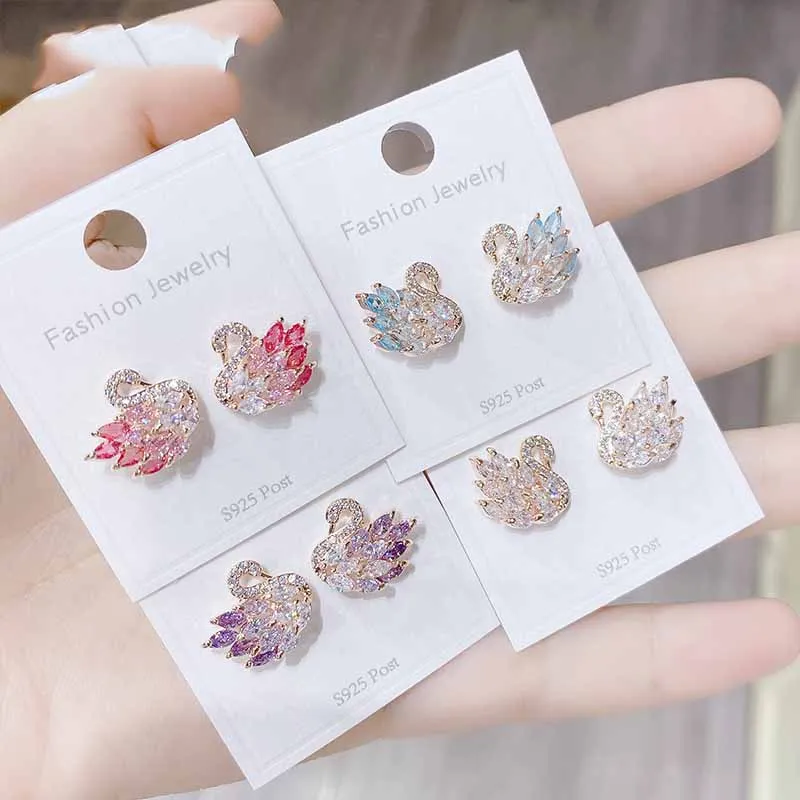 

Fried Duck Earrings 2021 New Korean Fashion Trend Simple Forest Girls Swan Zircon Earrings for Women Jewelry Halloween Earrings