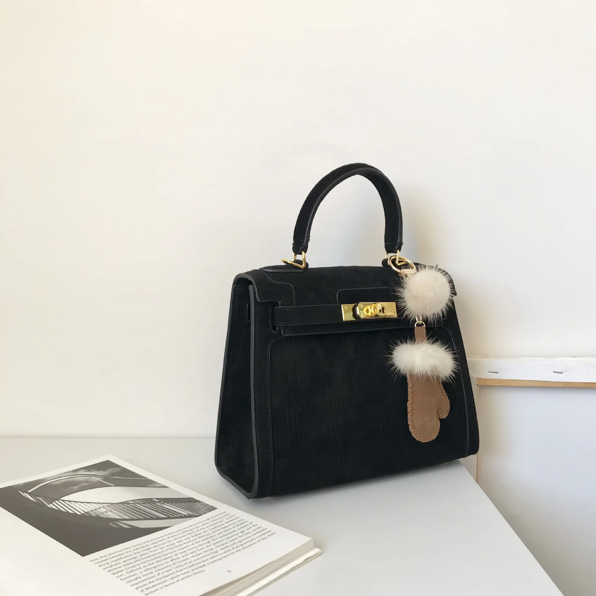 

2020 new corduroy women's bag temperament portable single shoulder cross hair suede autumn and winter retro high-end