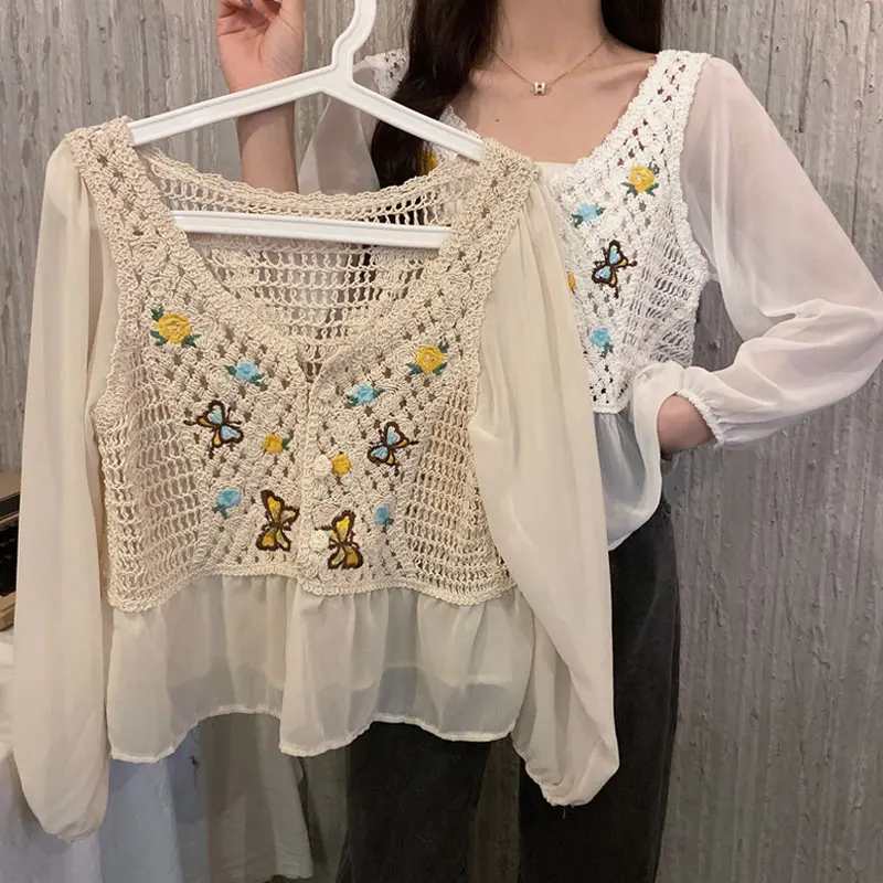 

2021 Korean Elegant Long Sleeve V-Neck Butterfly Embroidery Lace Chiffon Shirt Women Blouses Hollow Out Blouses Women Crop Tops