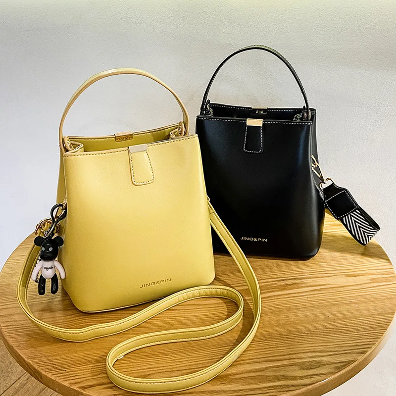 

2021 Fashion Retro Shoulder Crossbody Bag Leather High Capacity Women's bucket bag Casual Simplicity All-match Commuter Handbags