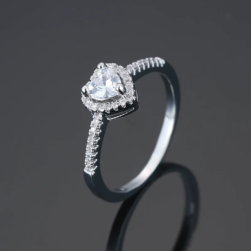 Серебряное кольцо с аметистом сердцем и драгоценными камнями синим сапфиром