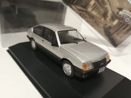 Модель автомобиля из сплава I XO 1:43 Monza hatsr 1986 Литые металлические игрушки подарок