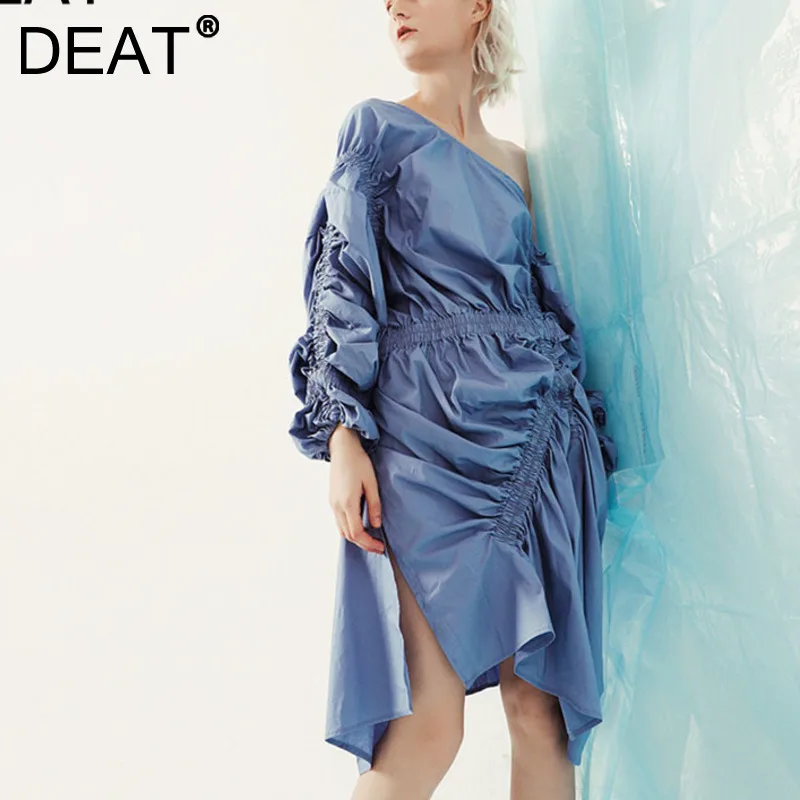 

DEAT Women Blue Shirring Asymmetric Dress New Diagonal Neck Puff Sleeve Loose Fit Fashion Tide fit autumn 2021 3D01687