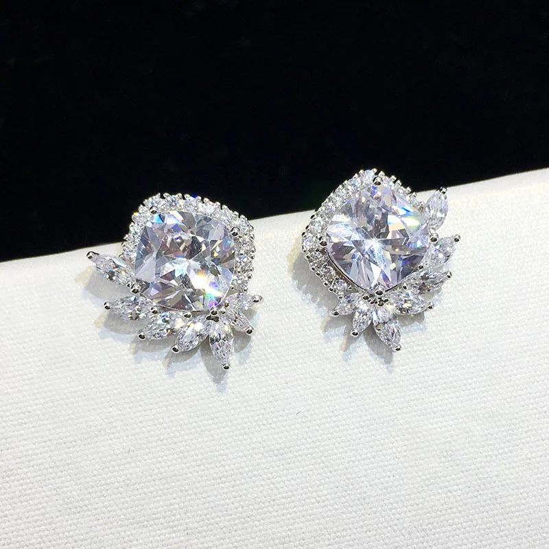 Женские серьги-гвоздики серебряного цвета с фианитом 1 карат | Украшения и