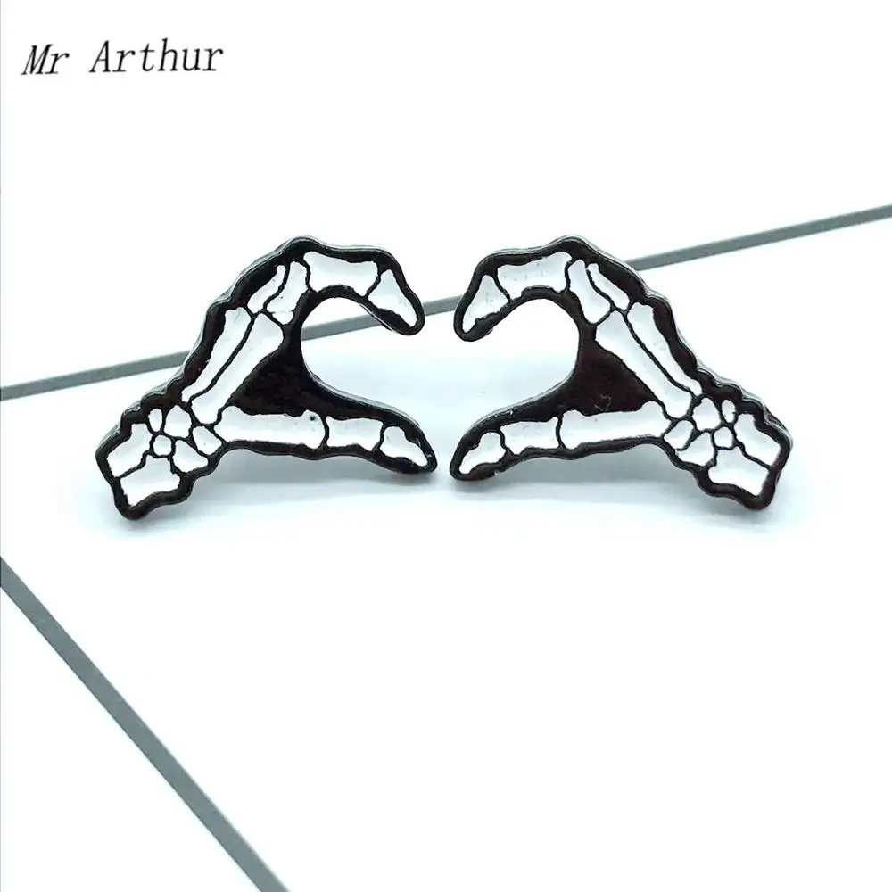 

2 Pce/set Hand Bone Heart-Shaped Enamel Pin White Skeleton Brooch Backpack Clothes Lapel Halloween Jewelry Gift for Friends