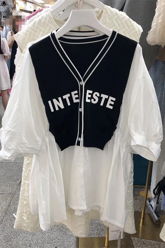 

2021 Summer Letter Print Knitwear Splicing Fake Two-Piece Shirt Loose Short Sleeve V-neck Single-breasted Blouse Top