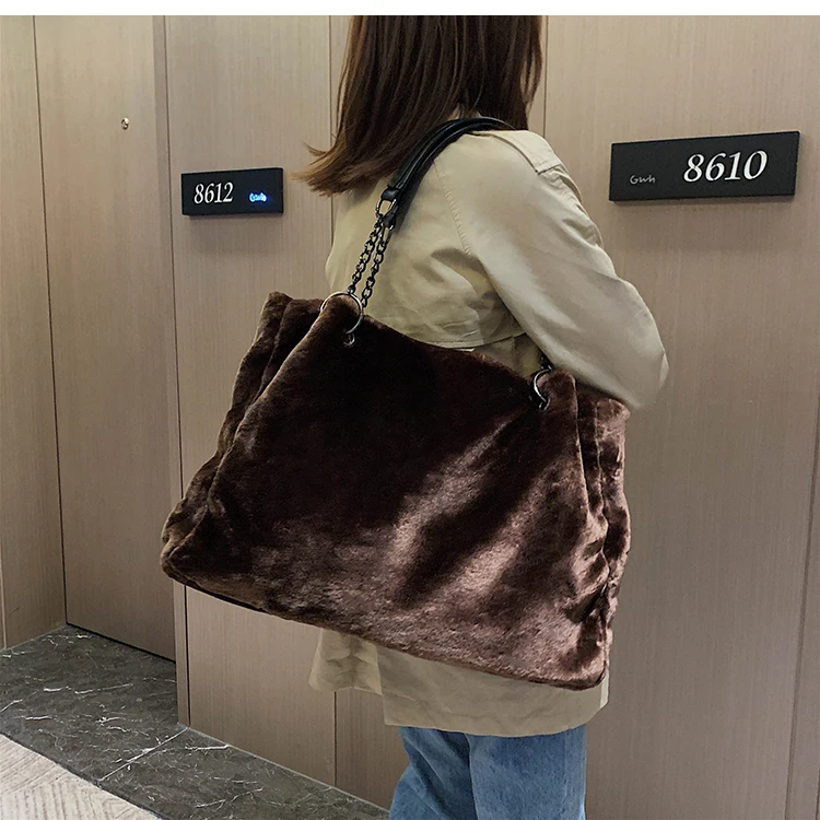 Original Brand Autumn And Winter Plush Shoulder Bag& Large Capacity Chain Tote Bag Width 49cm High 31cm Thickness 13cm