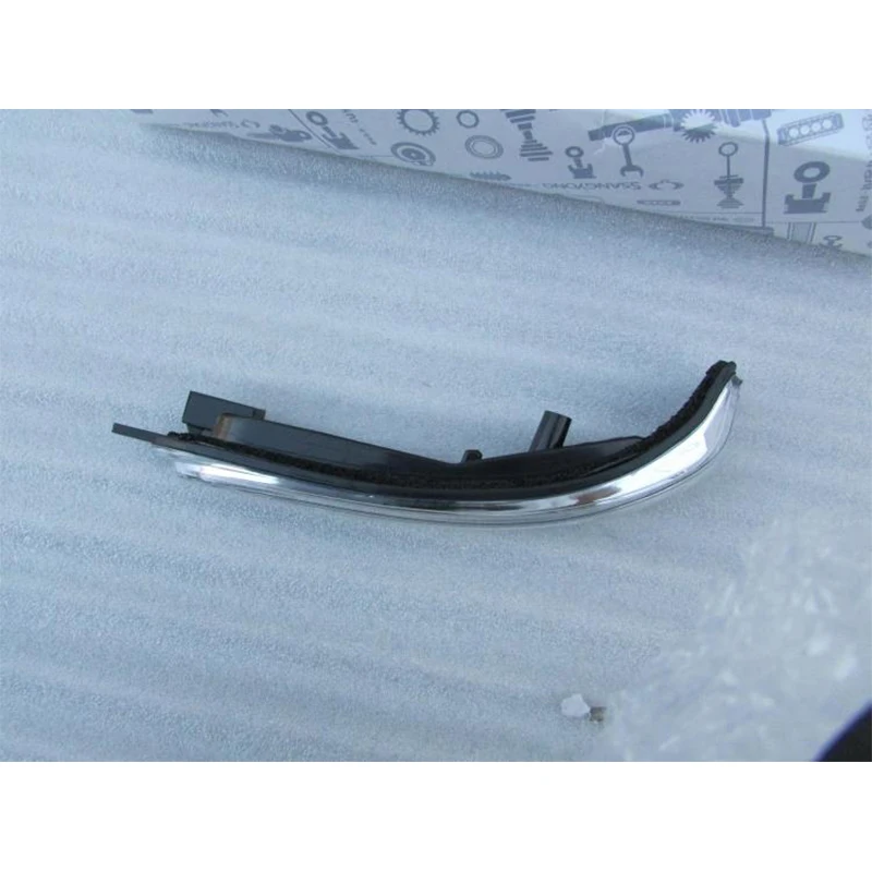 Левый правый поворотный сигнал ретранслятор лампа Actyon Korando C 2011 + боковые