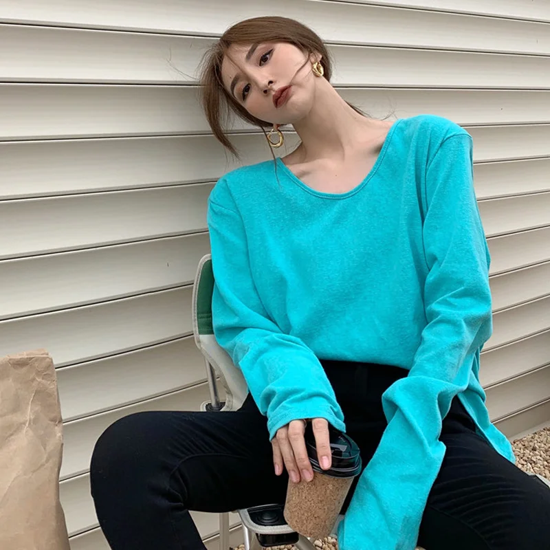 Женская футболка с V-образным вырезом белая свободная длинным рукавом большие