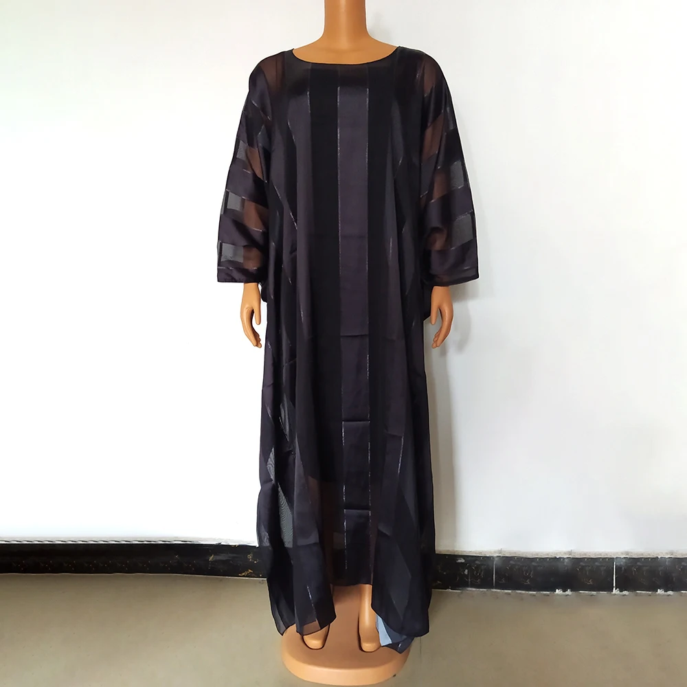 Женское платье в полоску с круглым вырезом и длинным рукавом летучая мышь