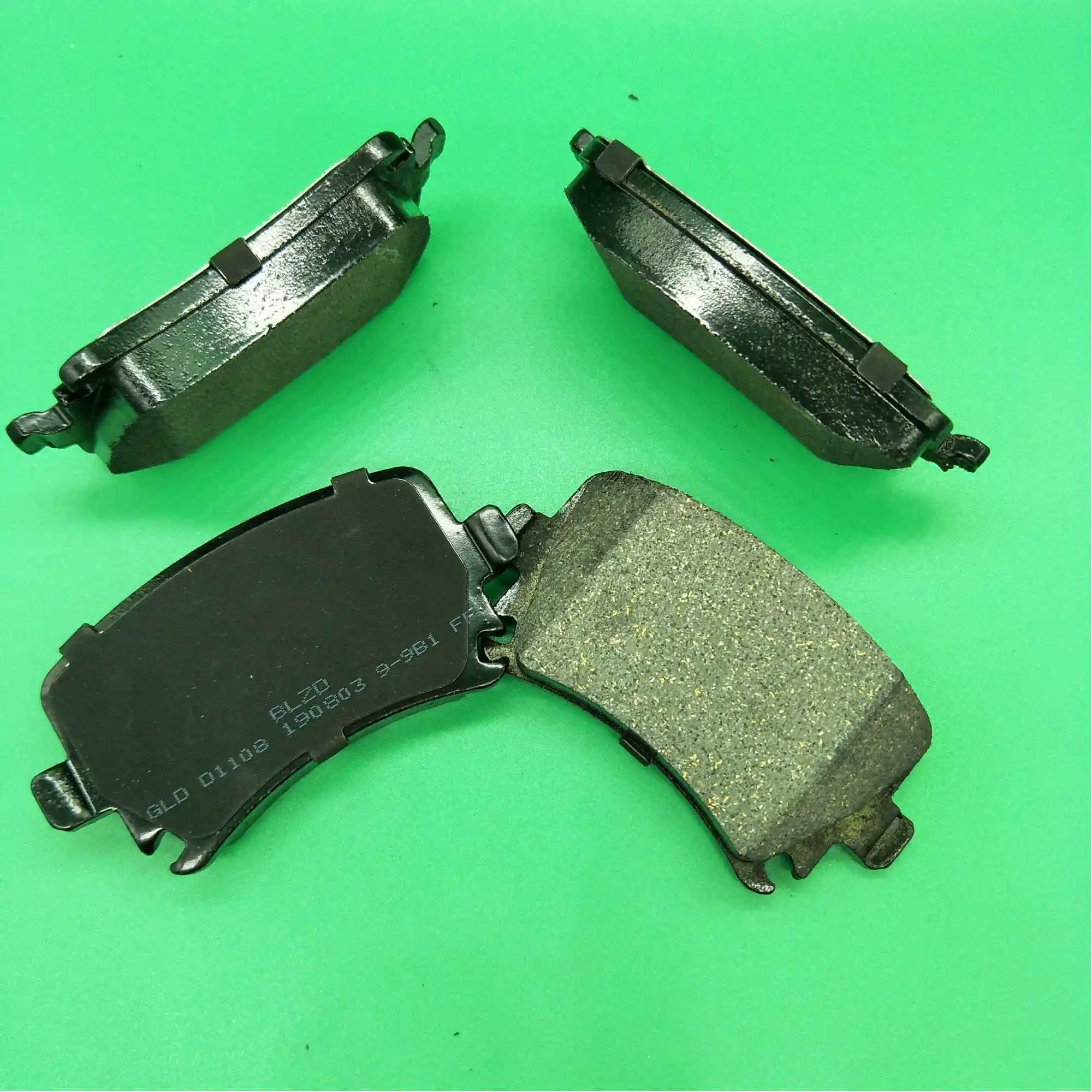 4 шт./компл. автомобильные тормозные колодки D1348 1K0 698 451 L для VOLKSWAGEN Tiguan 2012-2014 |