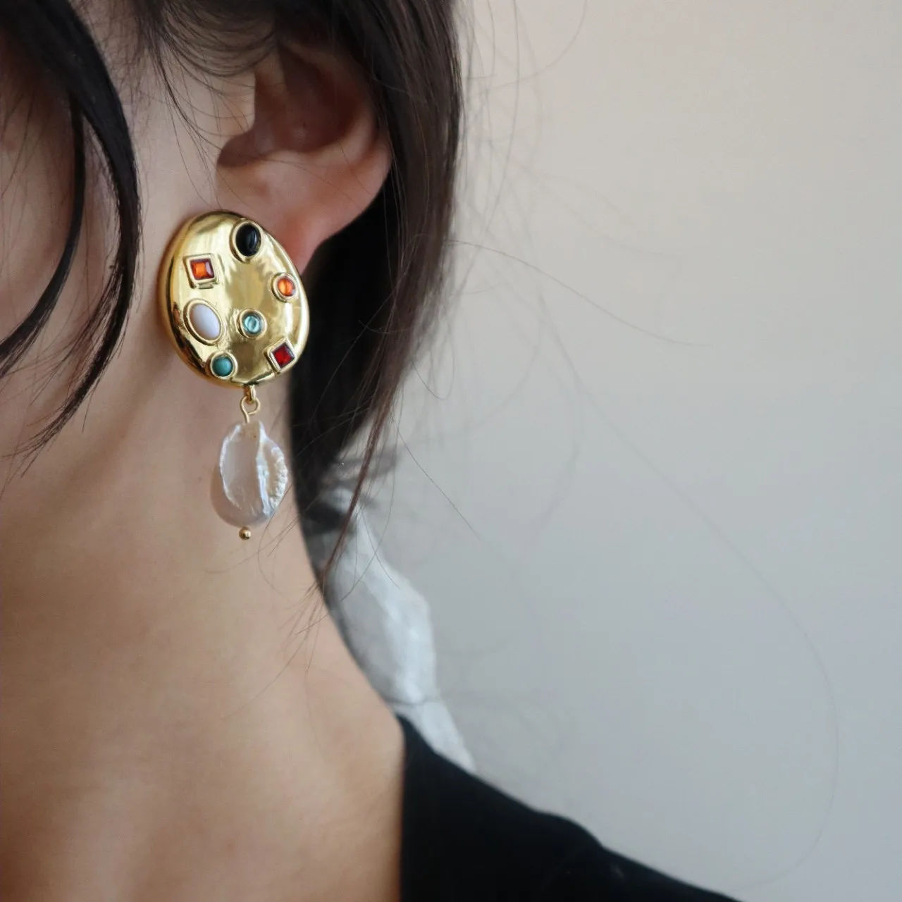 

Retro Irregular Earrings Ear Clips Diamonds Exaggerated Pearl Pendant Earrings Temperament Earrings No Pierced Women
