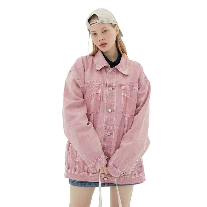 Коллекция осень-зима 2021 розовая джинсовая куртка в стиле бойфренда женская