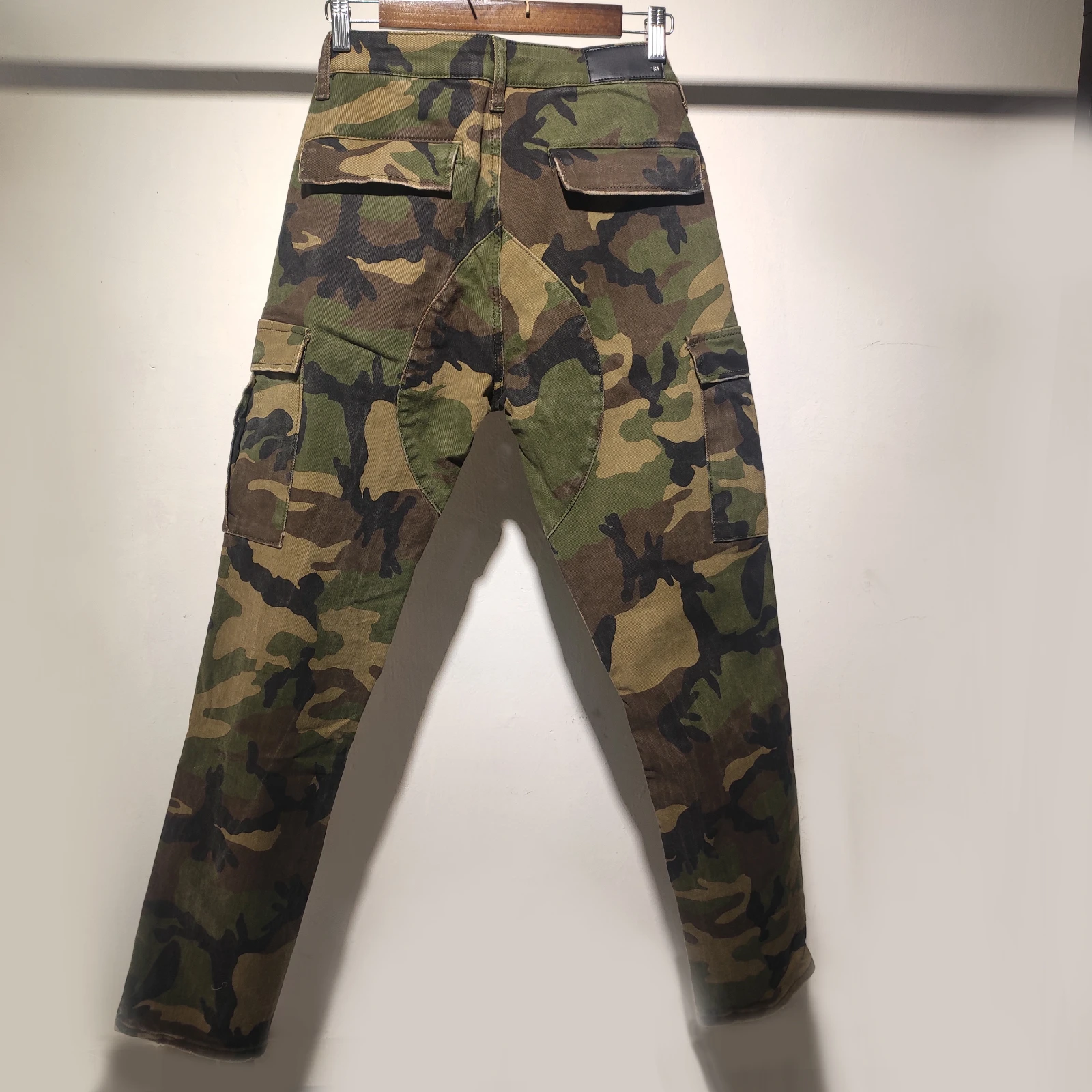 Джинсы-карго мужские с карманами брюки из денима камуфляжной расцветки в стиле