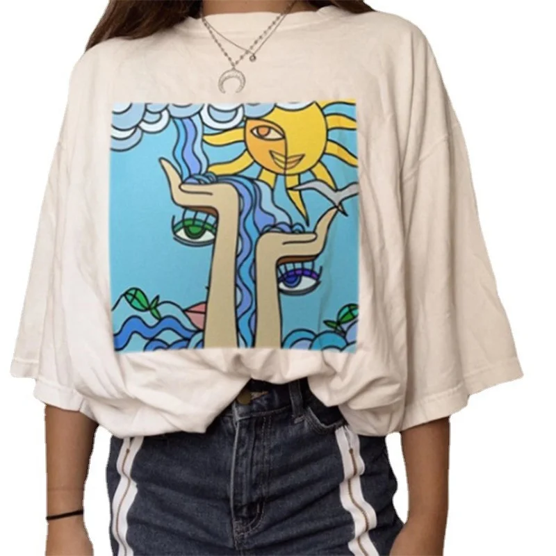 

White Hand Holding The Sun Print Graphic Tee Women Summer 2021 Vintage Loose Casual Streetwear O Neck Short Sleeve Fashion Tops