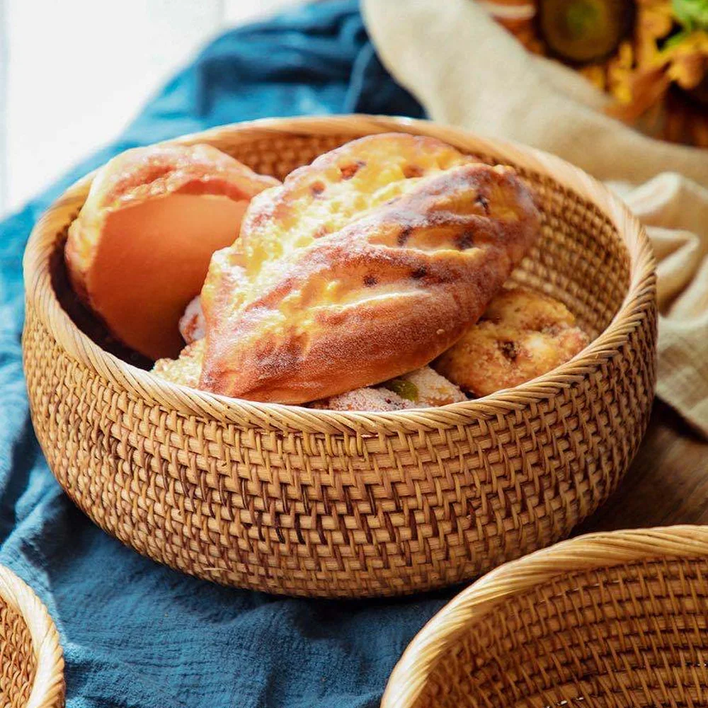 

Hadewoven Round Fruit Basket Rattan Storage Tray Wicker Food Tray Weaving Storage Holder Breakfast Display Home Decor 3-Size Kit