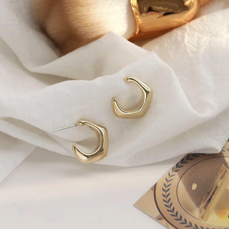 

Gold Color C Shape Small Metal Hoop Earrings Irregular Geometric Earrings for Women Minimalist Earrings Hoops Trendy