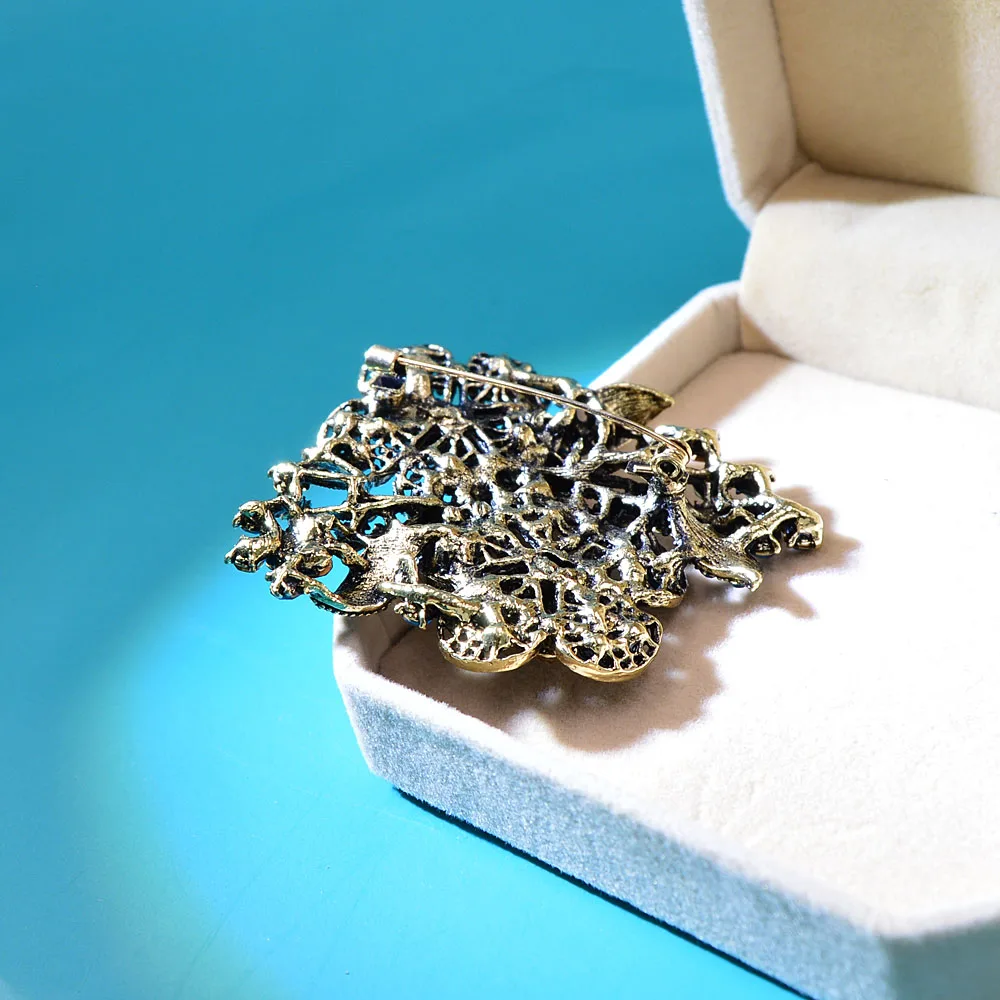 

CINDY XIANG Blue Color Rhinestone Large Flower Brooches For Women Winter Coat Accessories Vintage Jewelry Good Gift