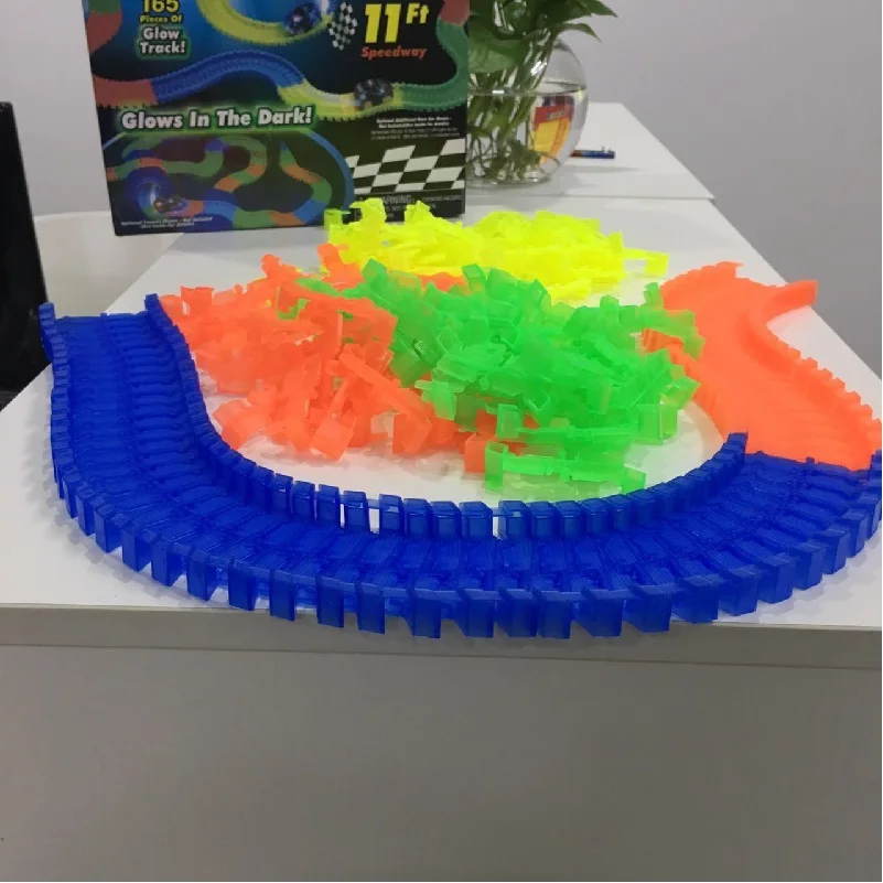 Электронный волшебный маленький игрушечный автомобиль с мигасветильник