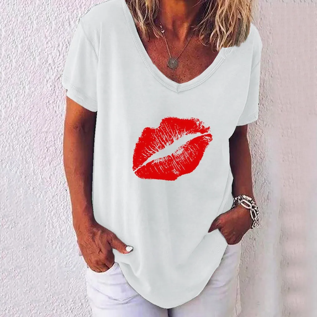 Женская футболка с коротким рукавом V образным вырезом и принтом губ|Футболки| |