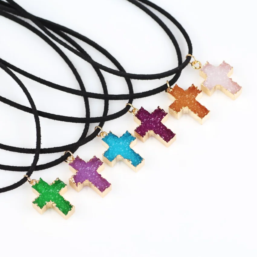 Licht Geel Goud Kleur Kruis Vorm Veel Stijl Crystal Geverfd Hanger Zwart Touw Ketting Ketting Voor Gebed Sieraden
