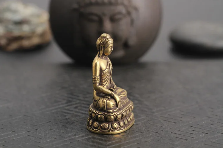 Retro Brass Buddha Sakyamuni Statue Mini Portable Pocket Sitting Buddha Sculpture Home Decor Office Desk Decorations Ornaments