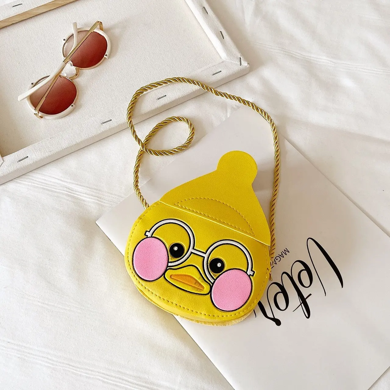 

Korean fashion Cute Mini children's messenger bag one shoulder cartoon doll zero purse is convenient and practical