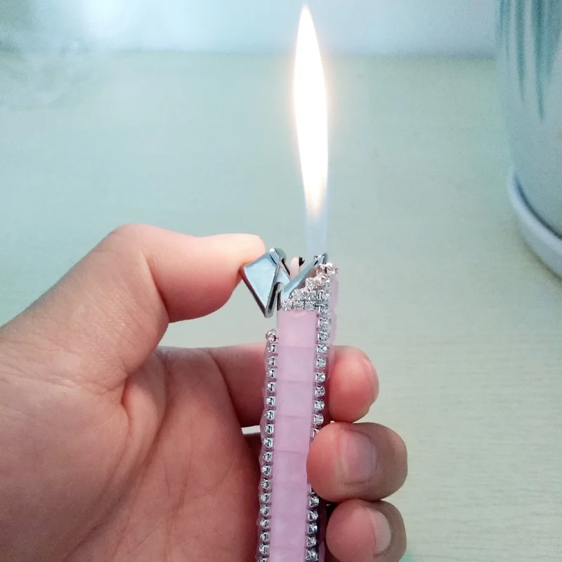 

Gorgeous Diamond Ladies Gas Lighter Butane Torch Open Flame Lighters Unusual Portable Cigarette Accessories Cool Gift for Women