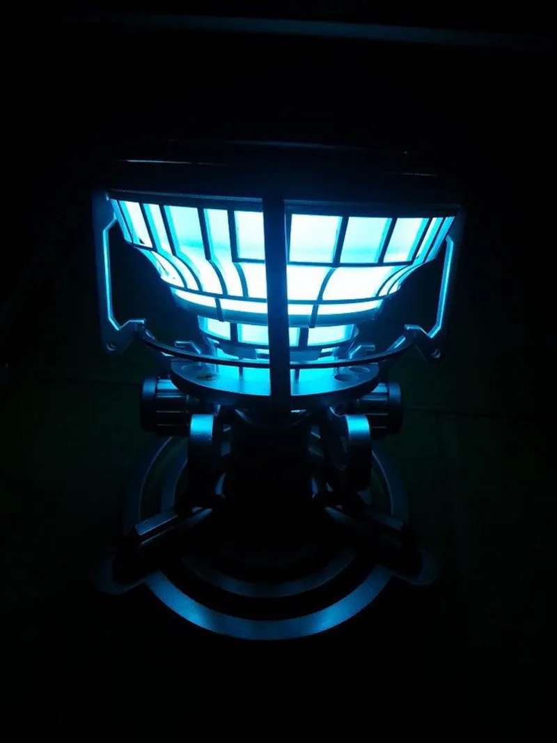 Фигурка Marvel Мстители Тони Старка Железный человек может засветильник сердце