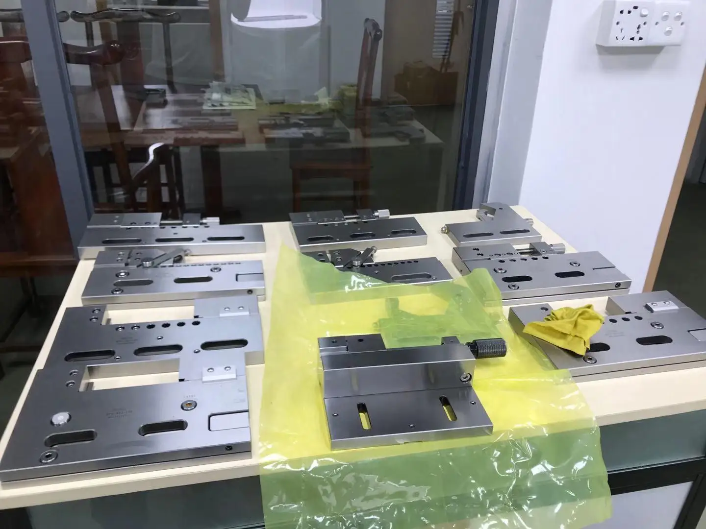 

used sodick WEDM molding manual wire cutting edm machine vise of screw thread left which clamp 150mm rectangle workpiece
