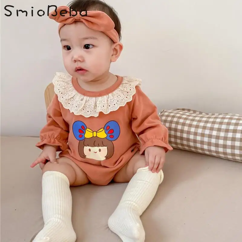 

Комбинезон с длинным рукавом, кружевной воротник и сумка