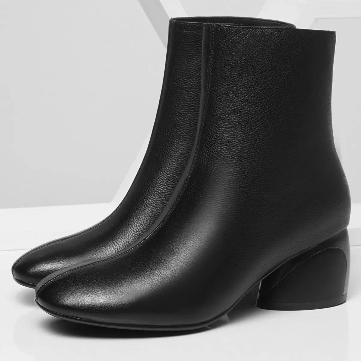 Женские удобные осенние ботильоны из натуральной кожи на среднем каблуке