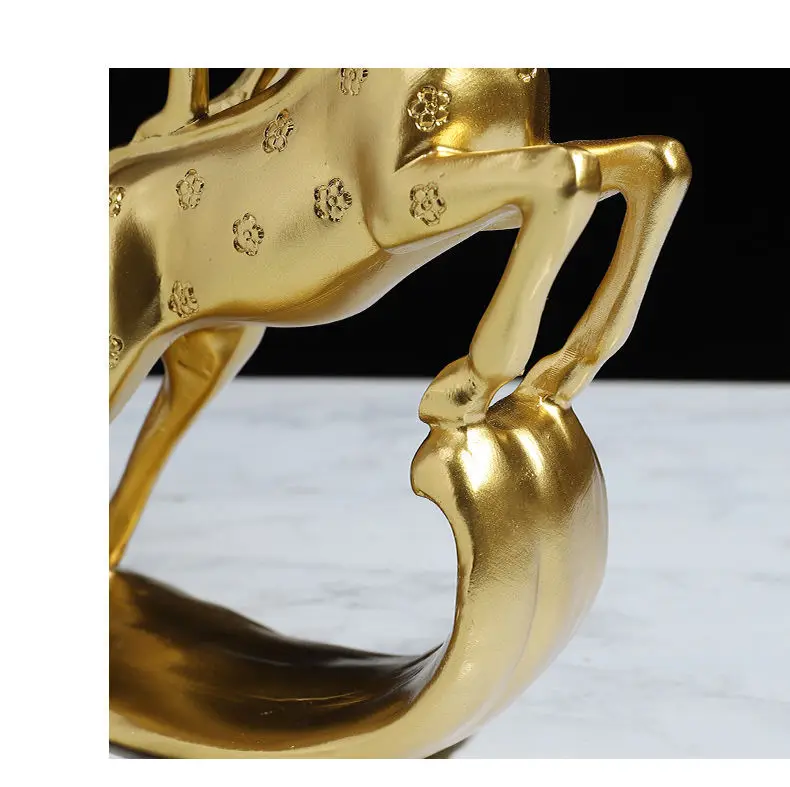 

Gold Elk Crafts Statues Vintage Desktop Artwork Ornaments Resin Animal Sculptures Modern Home Living Room Decor NEWEST