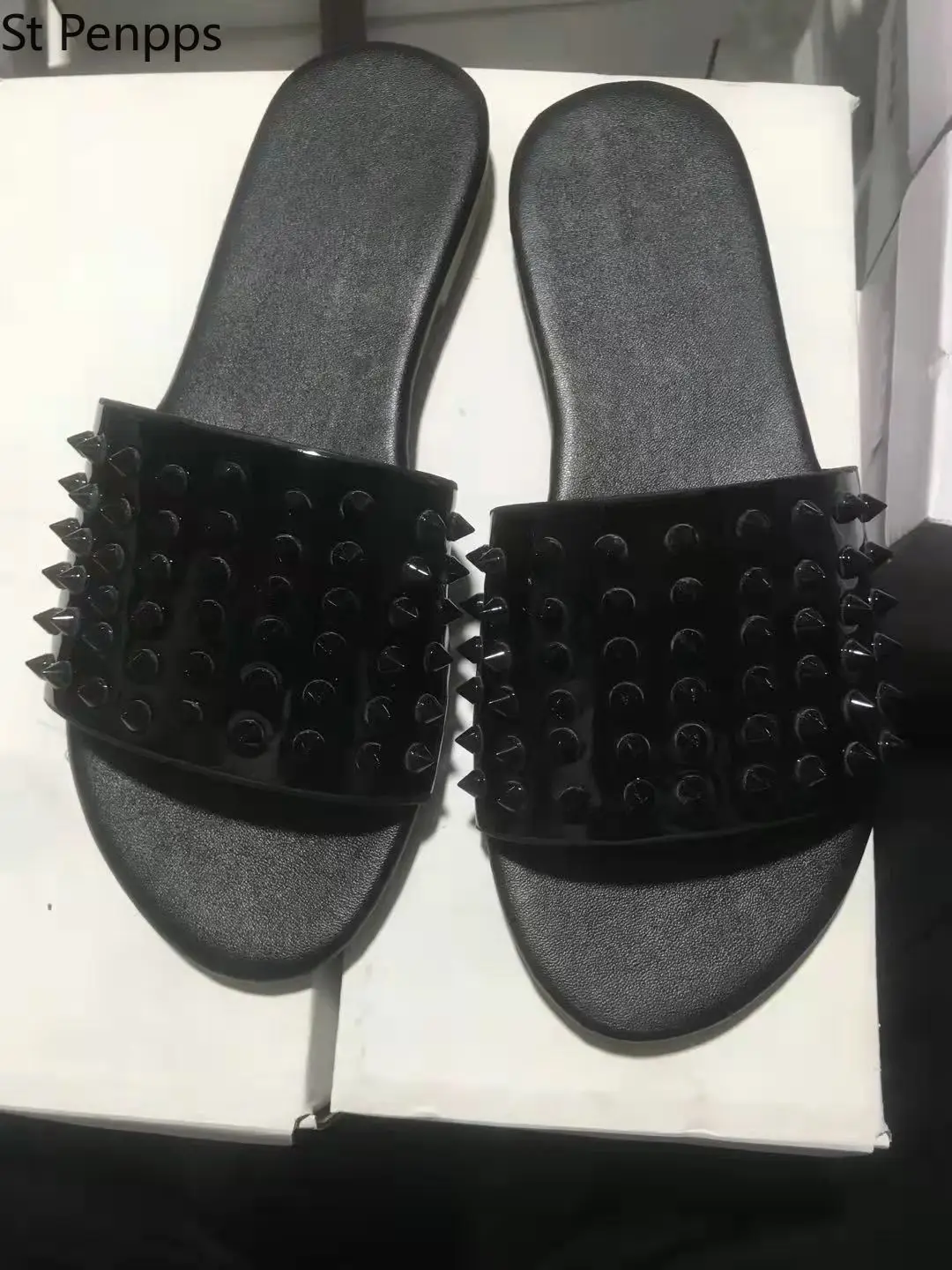 

Women Rivet Slippers Ladies Flat Casual Slides Open Toe Outside Metal Decoration Soft Beach Shoes Summer Female Footwear Hot