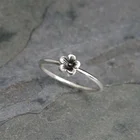 Простое индивидуальное серебряное кольцо с цветочным узором, женское милое металлическое цветочное кольцо, модное Ювелирное Украшение для вечеринки девушки, подарок