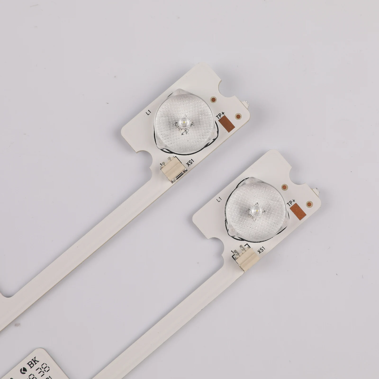 32 дюйма подсветка полосы 1 набор = 4 шт. (2 шт * 4LED + 2 3LED) 1LED 6V KDL32MT626U 35019056 35019055 |