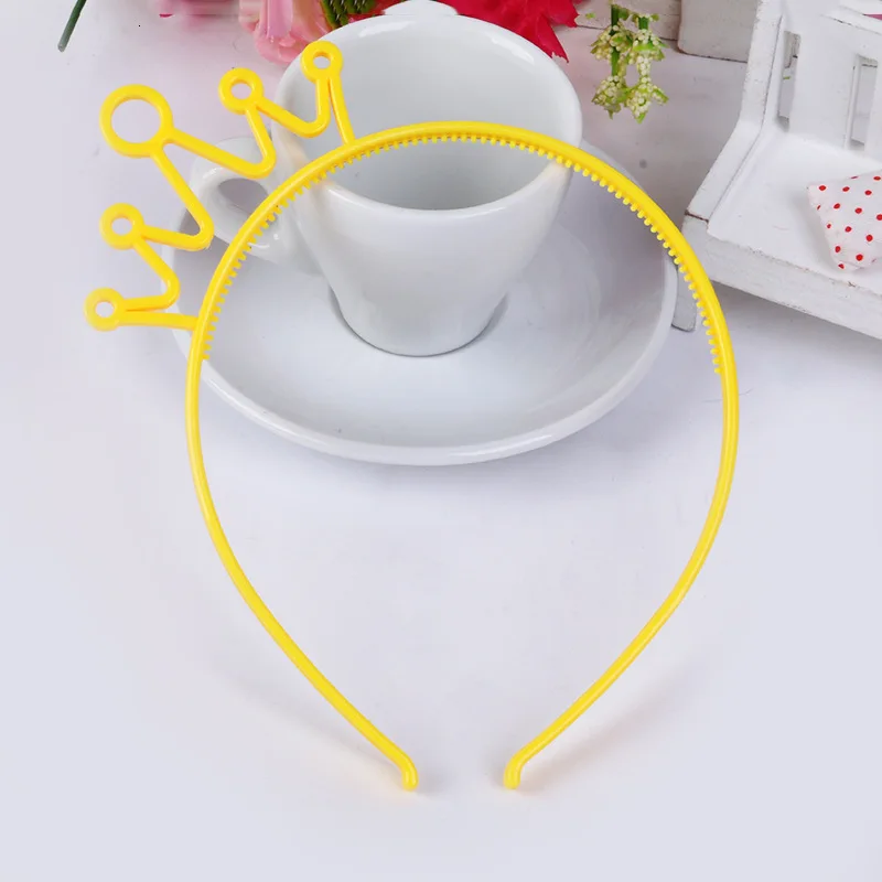 Бесплатная доставка пластмассовые коронки с повязкой на голову Разноцветные