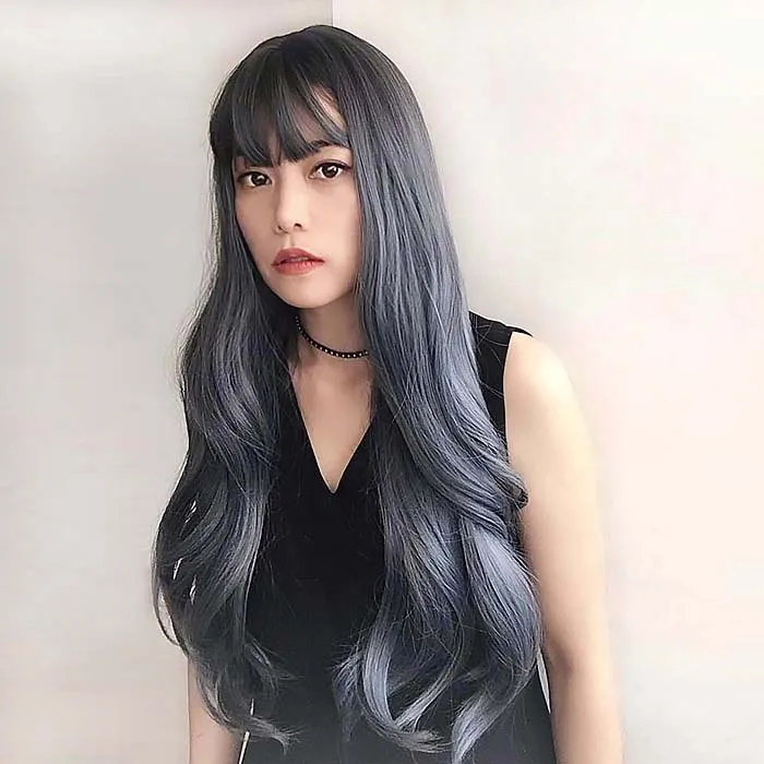 Женские длинные кудрявые волосы синие крупные волнистые воздушные челки средние