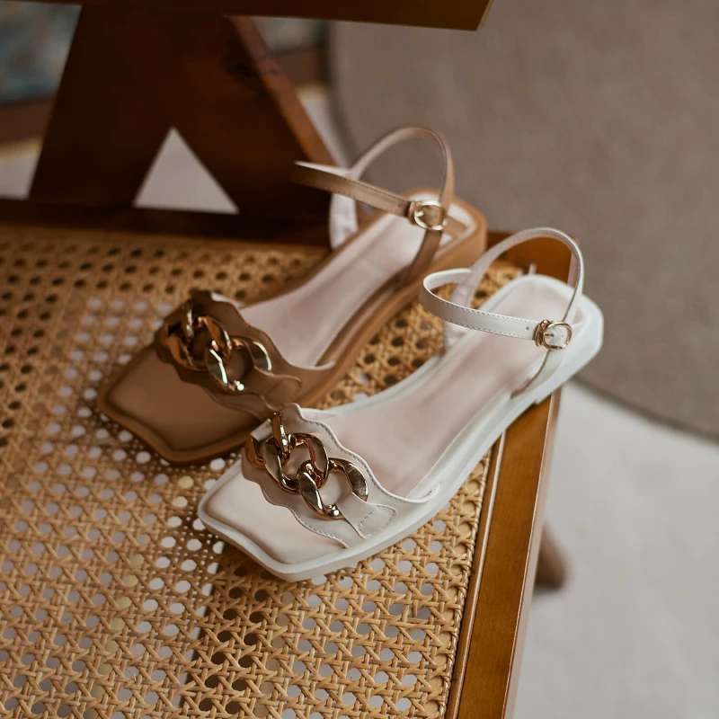 

Tendon Flat Metal Knot Decoration Summer Light And Comfortable Women's Sandals Square Toe Low-Heeled Wave Edge Fashion Sandals