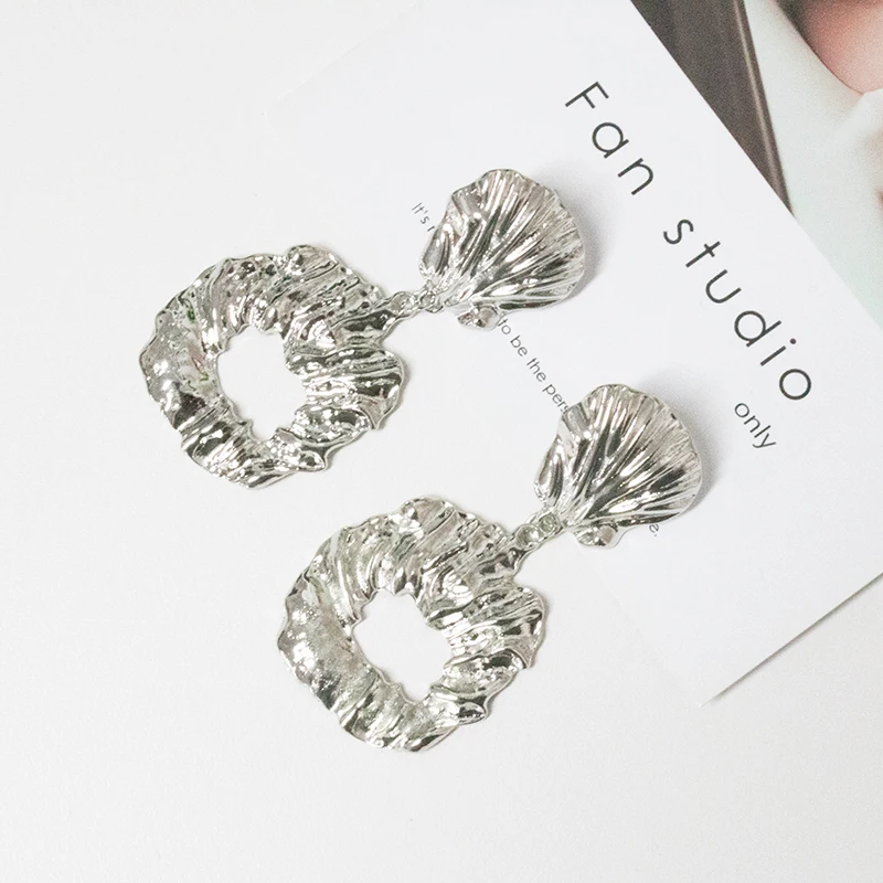 Серьги в европейском и американском стиле Индивидуальный характер