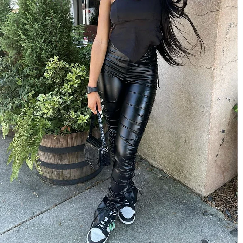 Плиссированные черные штаны из искусственной кожи с высокой талией женские