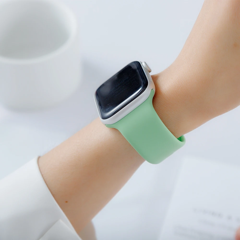 

Soft Silicone Band for Apple Watch 6 Series SE 5 4 3 2 1 44MM 40MM Rubber Watchband Strap for iWatch 4/5 42MM 38MM Bracelet