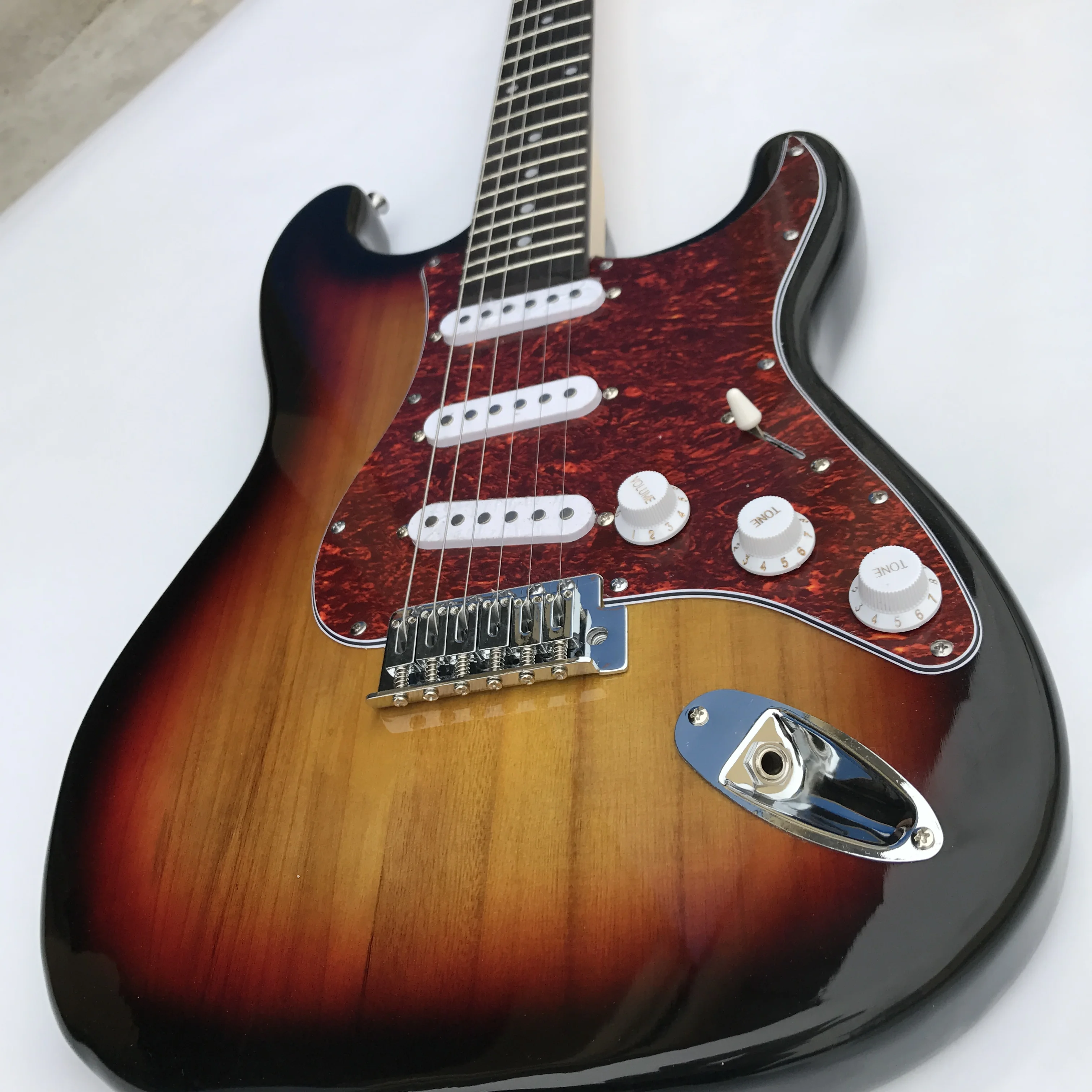 Классическая электрогитара paulownia body maple xylohone neck ST. Заводские магазины Принять настройку