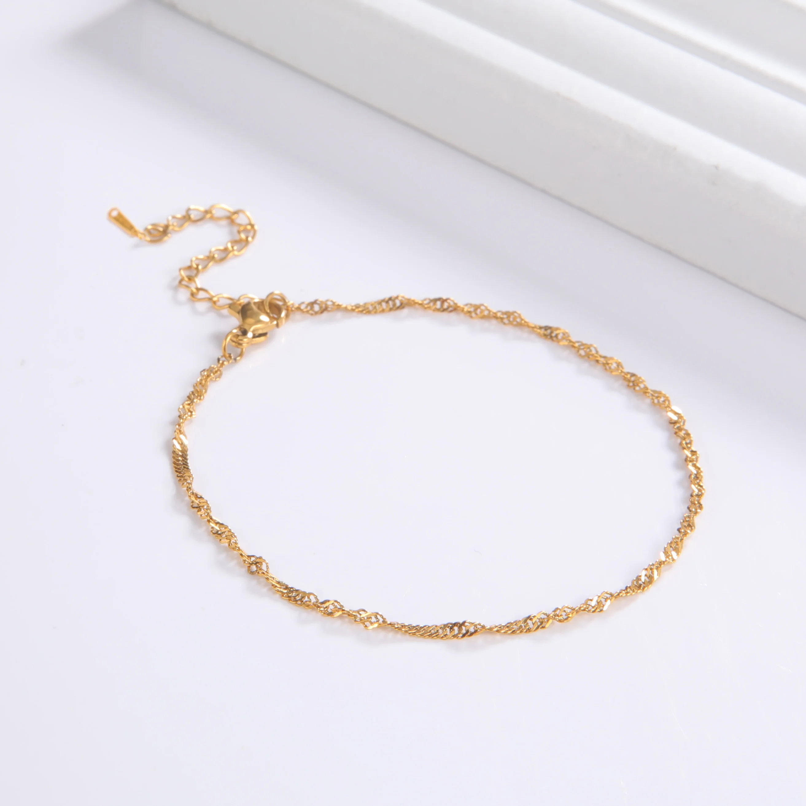 Skyrim модный браслет из нержавеющей стали с волнистыми носками золотой цвет