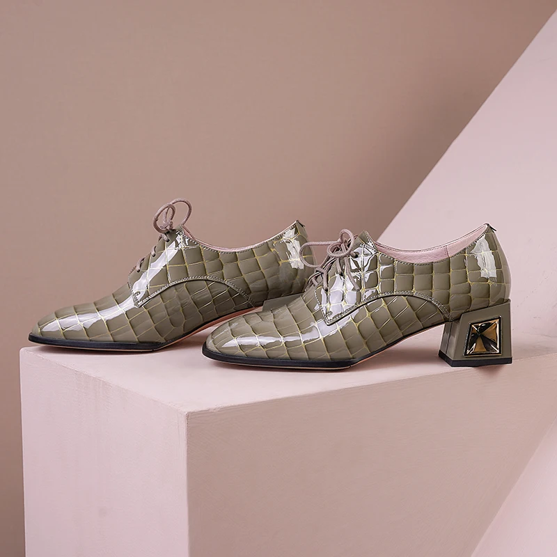 

Women pumps natural leather shoes plus size 22-25.5cm length Embossed stone pattern cow patent leather pearl shoes women 3colors