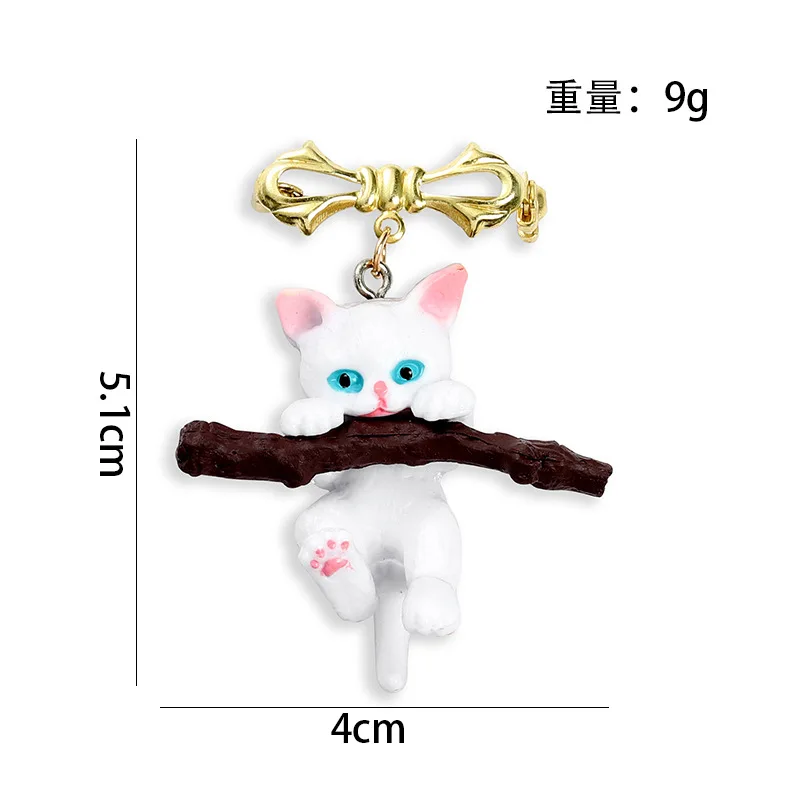 

Cat Brooch Holding A Branch Three-dimensional Tree Hug Cat Brooch Animal Lapel Pins Cute 3D Backpack Badge Cartoon Enamel Pins